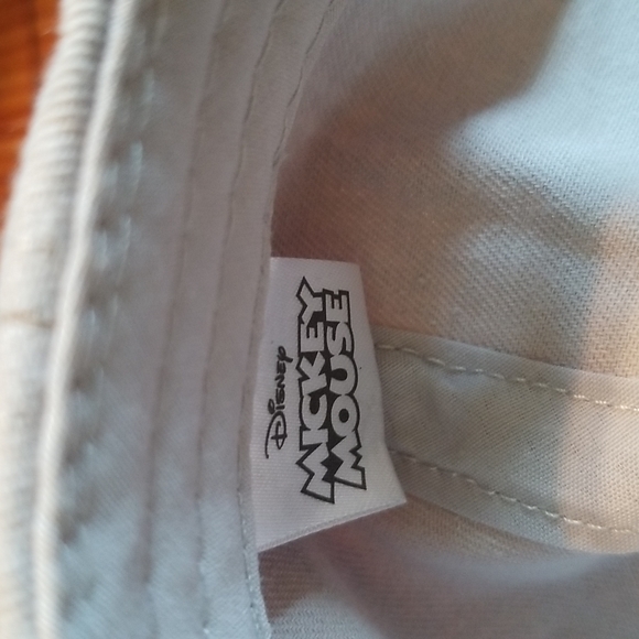 HIBISCUS MICKEY "90 Years of Magic" by Disney Cap NEW - Picture 5 of 5